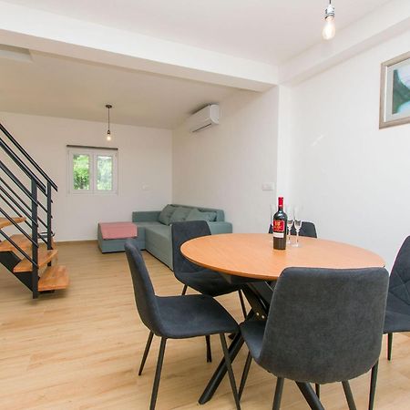 Apartment Petea Omis Ngoại thất bức ảnh