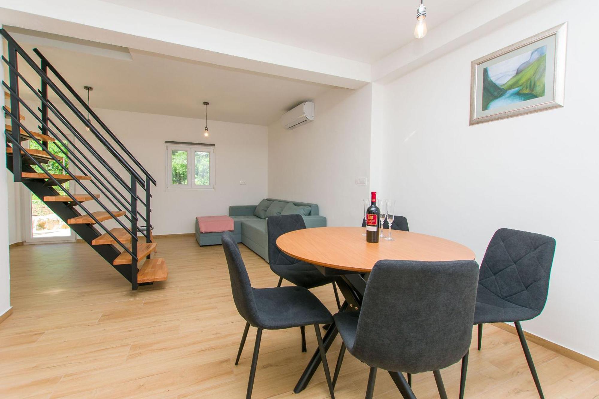 Apartment Petea Omis Ngoại thất bức ảnh