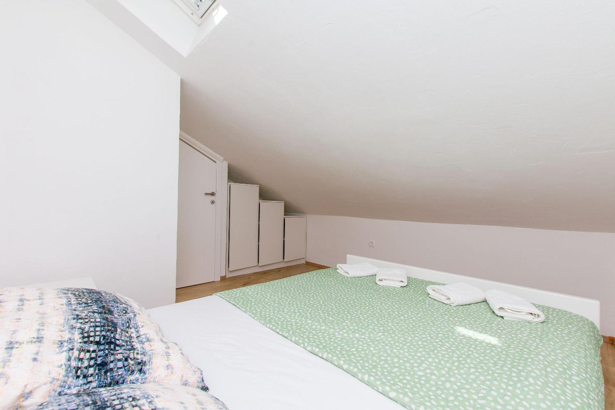 Apartment Petea Omis Ngoại thất bức ảnh