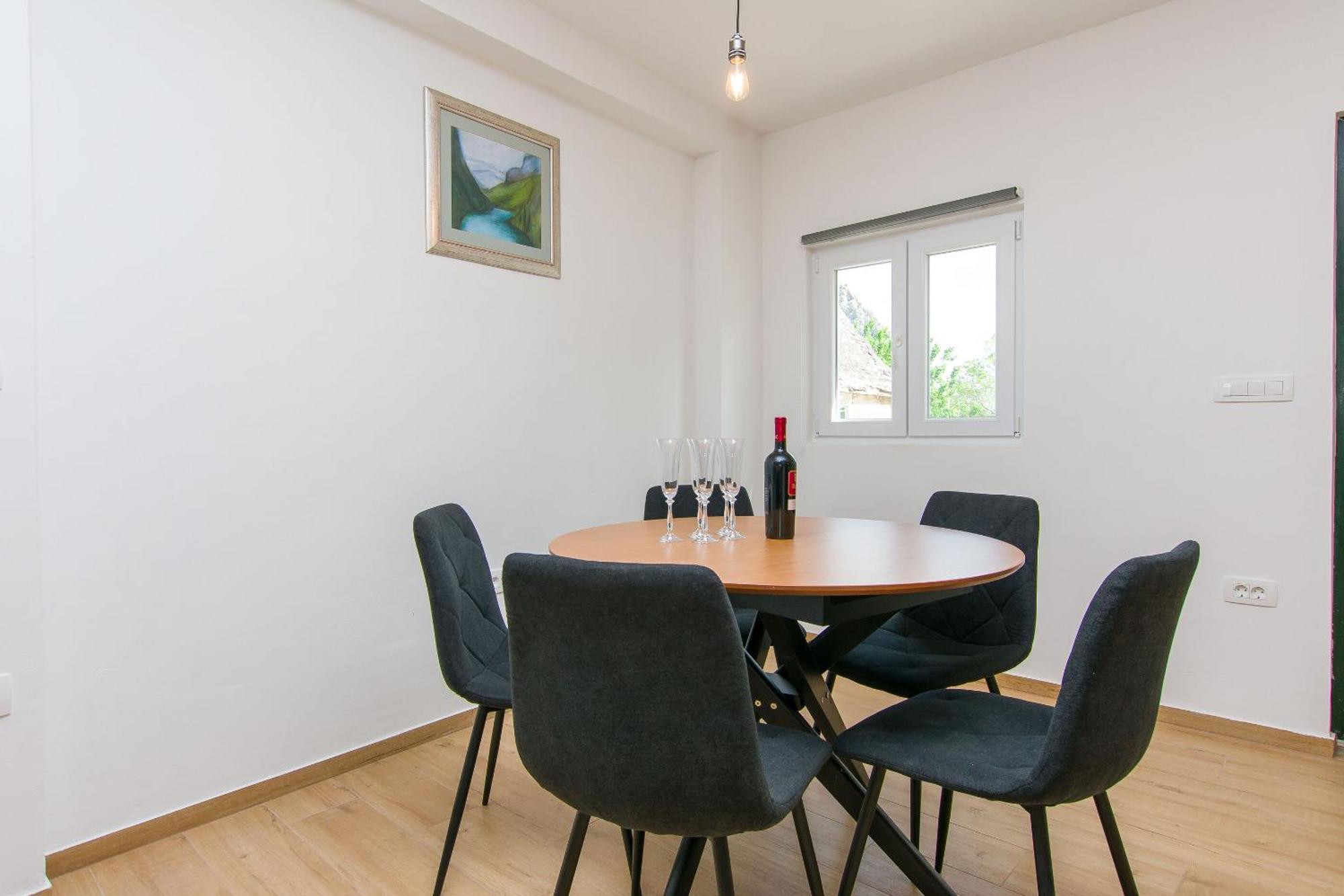 Apartment Petea Omis Ngoại thất bức ảnh