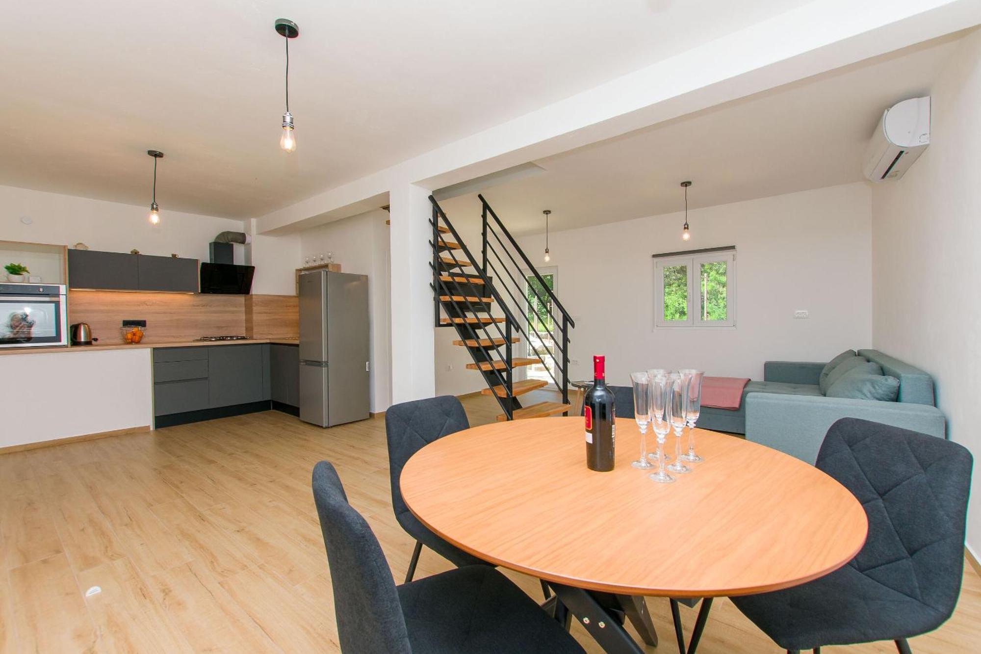 Apartment Petea Omis Ngoại thất bức ảnh