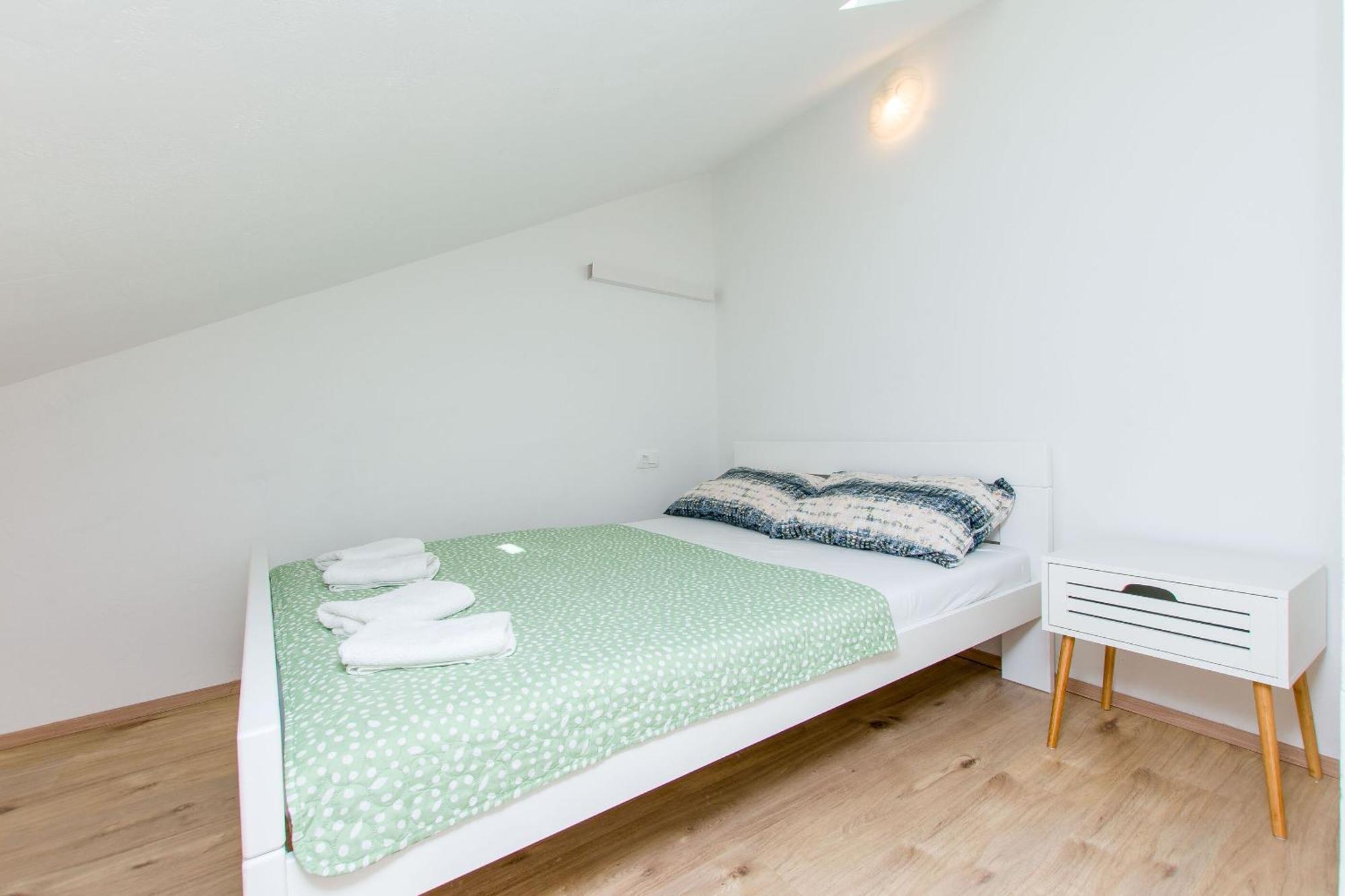Apartment Petea Omis Ngoại thất bức ảnh
