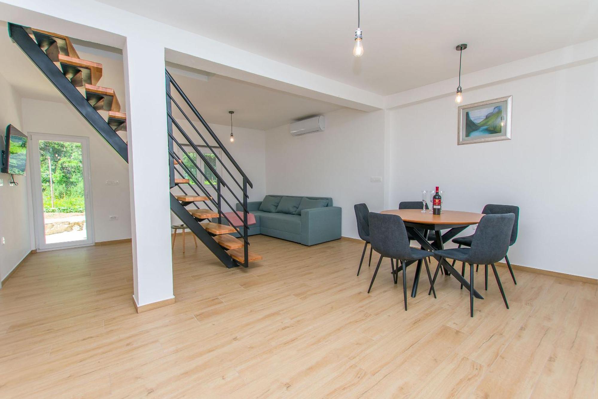Apartment Petea Omis Ngoại thất bức ảnh