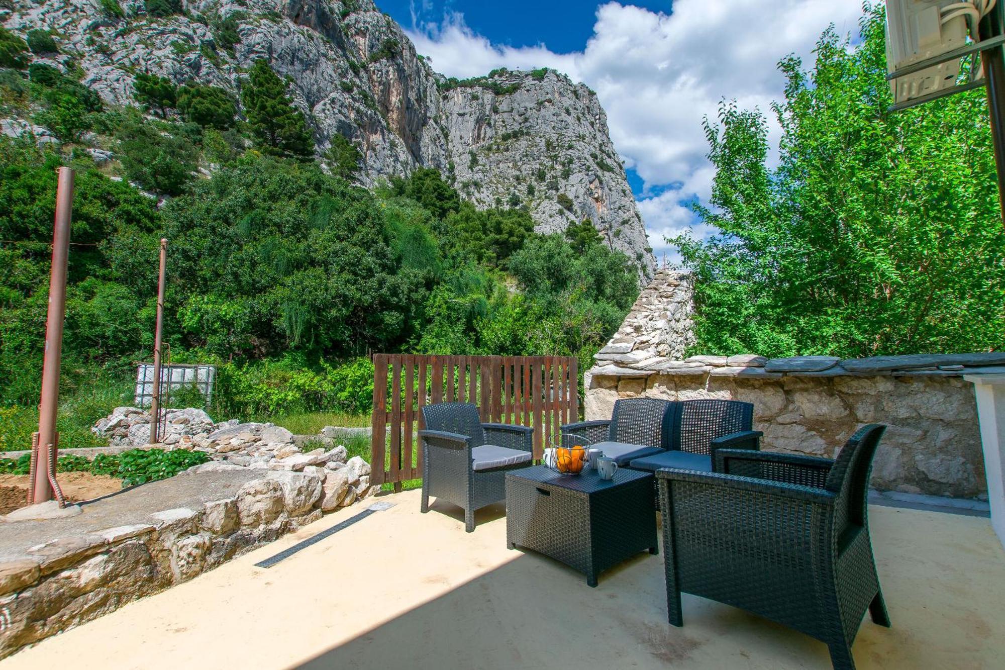 Apartment Petea Omis Ngoại thất bức ảnh