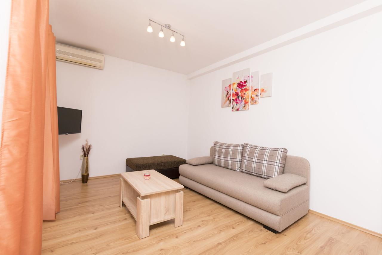 Apartment Petea Omis Ngoại thất bức ảnh