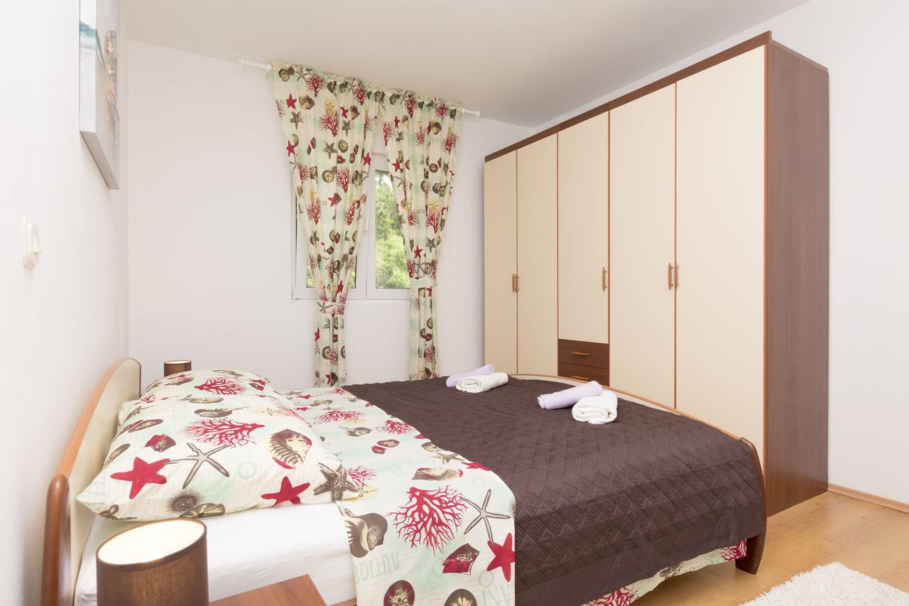 Apartment Petea Omis Ngoại thất bức ảnh