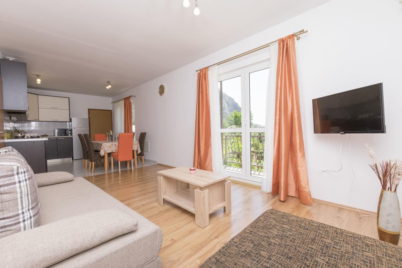 Apartment Petea Omis Ngoại thất bức ảnh