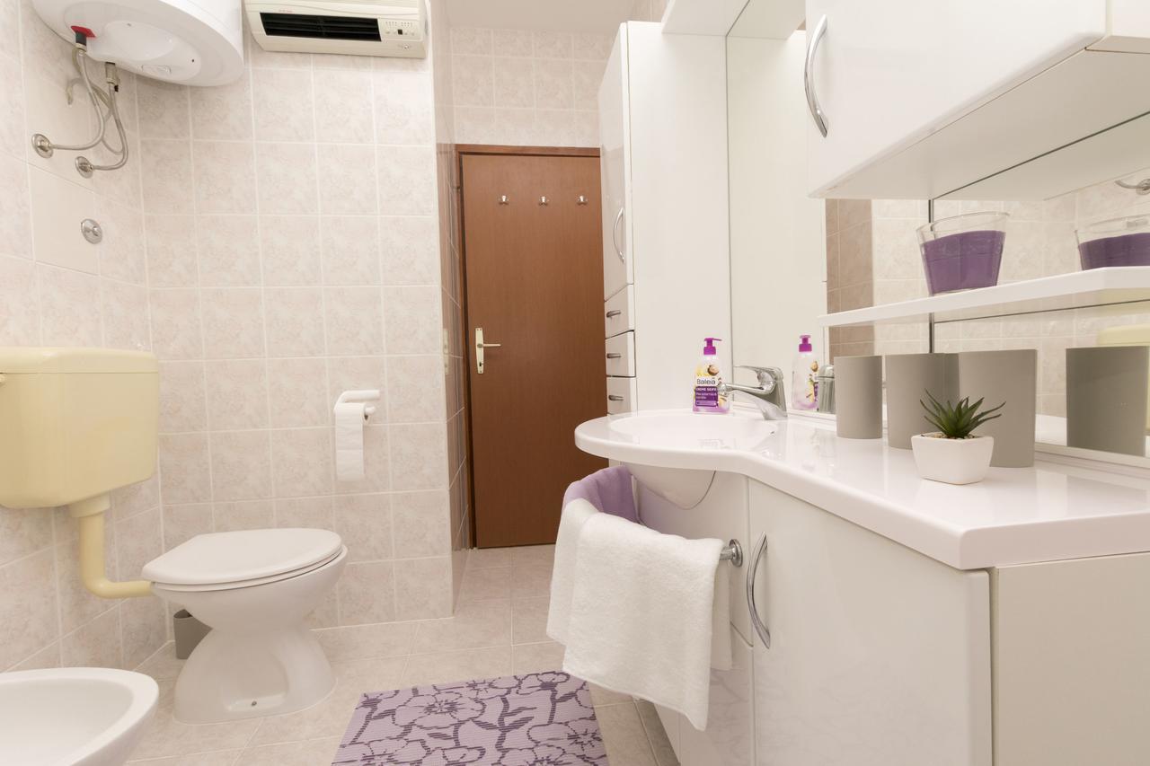 Apartment Petea Omis Phòng bức ảnh