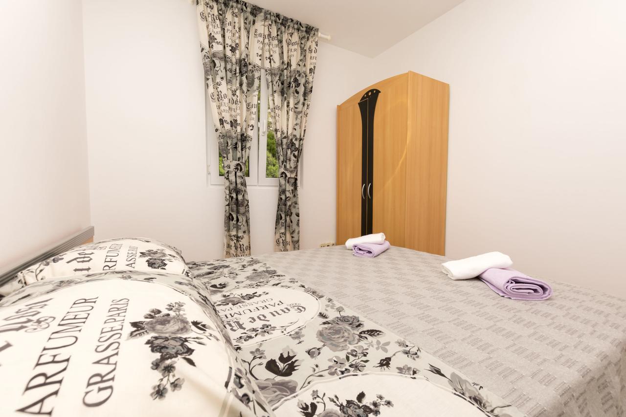 Apartment Petea Omis Ngoại thất bức ảnh
