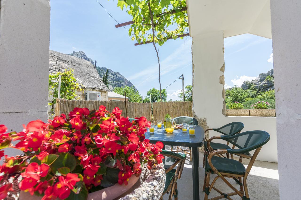 Apartment Petea Omis Ngoại thất bức ảnh