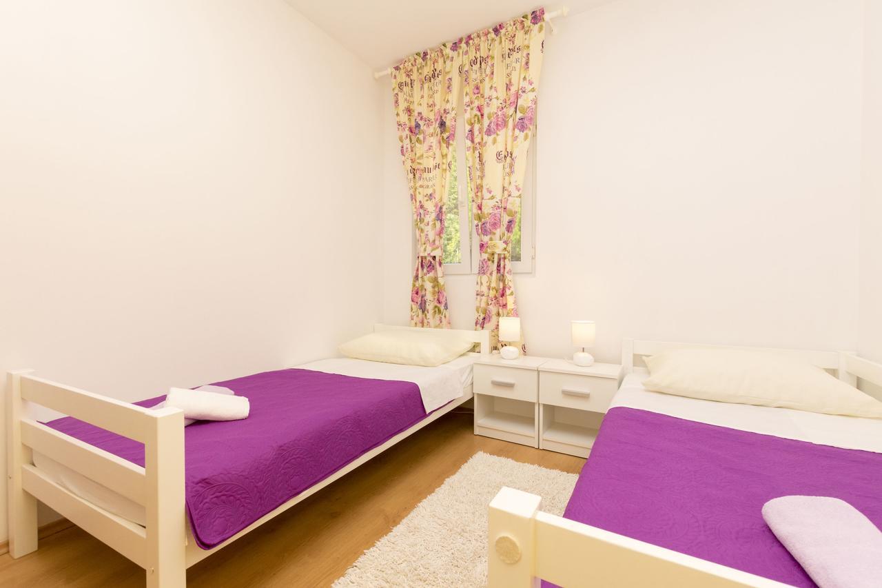 Apartment Petea Omis Ngoại thất bức ảnh