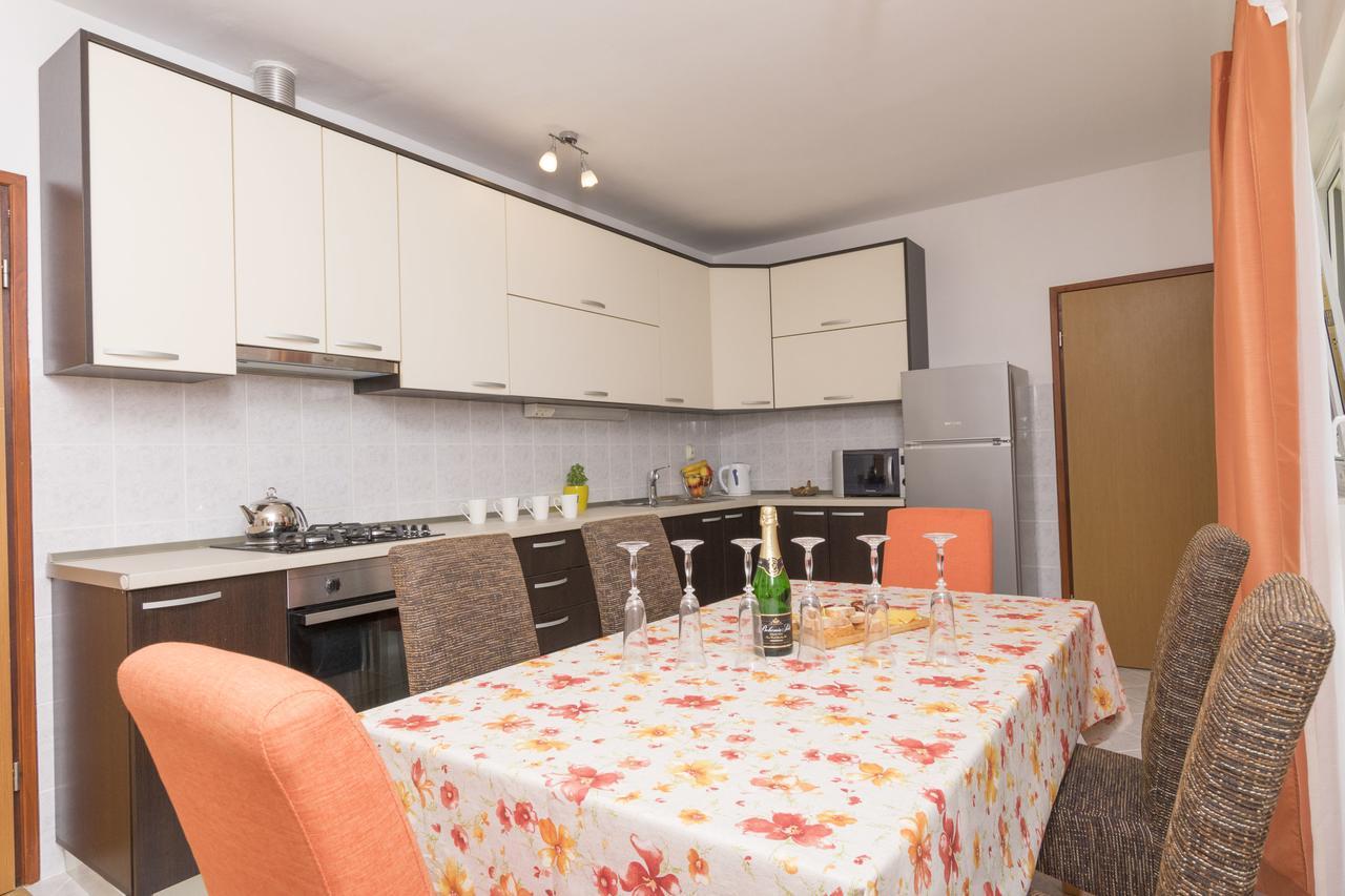 Apartment Petea Omis Phòng bức ảnh