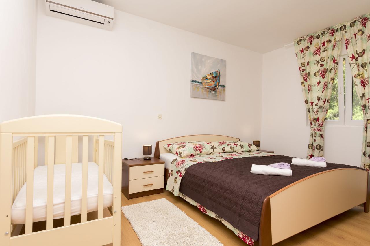 Apartment Petea Omis Phòng bức ảnh