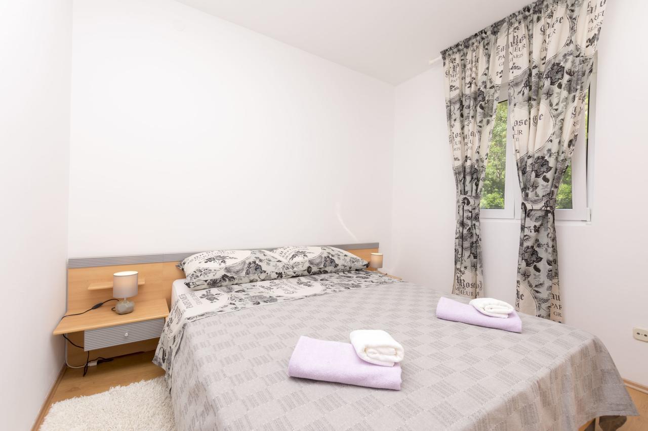 Apartment Petea Omis Phòng bức ảnh