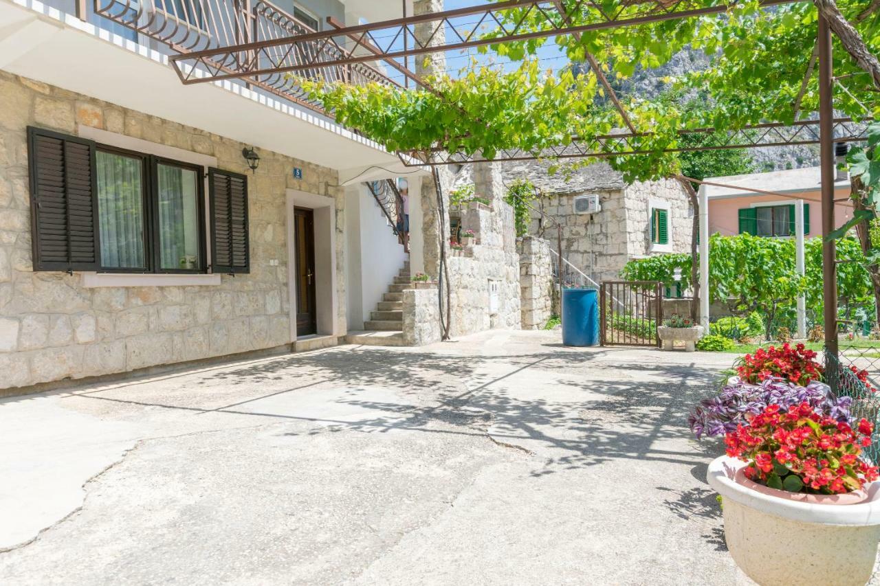 Apartment Petea Omis Ngoại thất bức ảnh